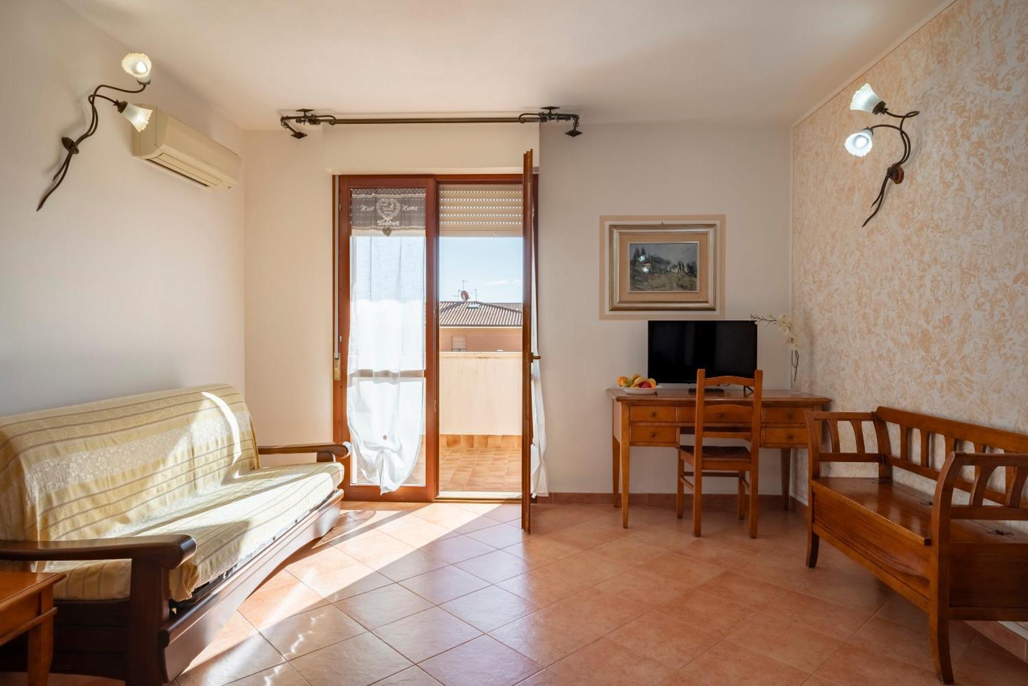 Lola Piccolo Hotel Marina di Grosseto Esterno foto