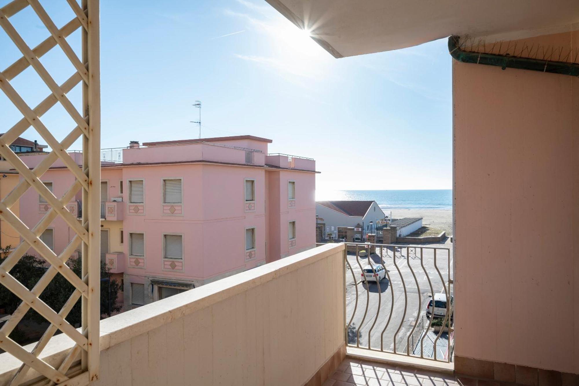Lola Piccolo Hotel Marina di Grosseto Esterno foto