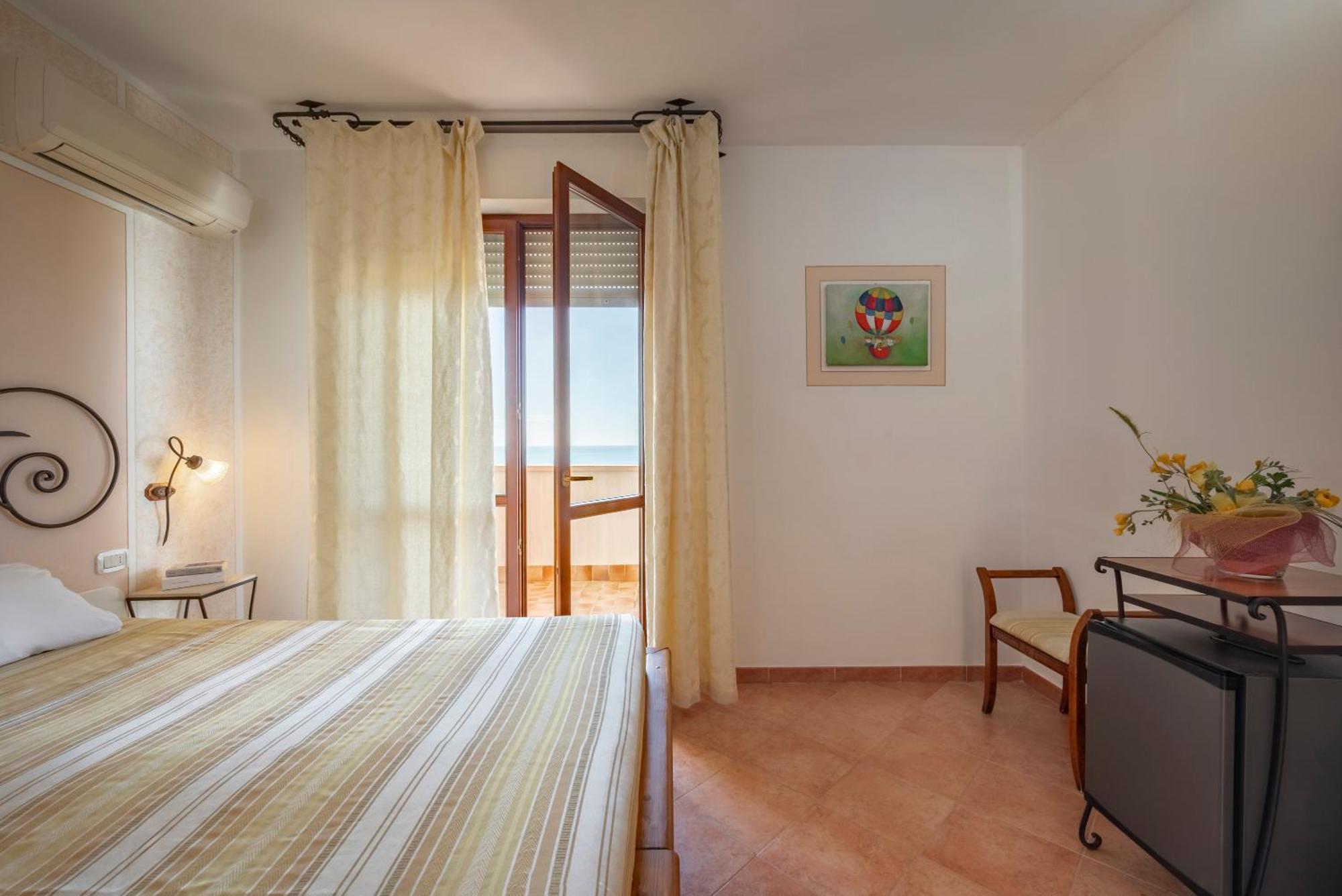 Lola Piccolo Hotel Marina di Grosseto Esterno foto