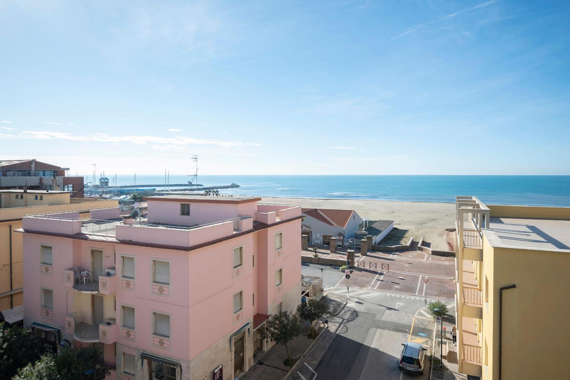 Lola Piccolo Hotel Marina di Grosseto Esterno foto