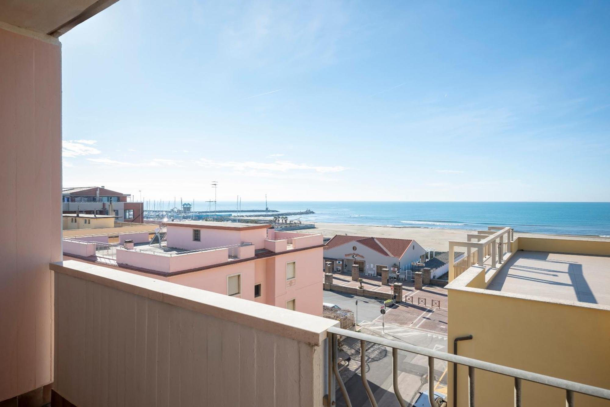 Lola Piccolo Hotel Marina di Grosseto Esterno foto