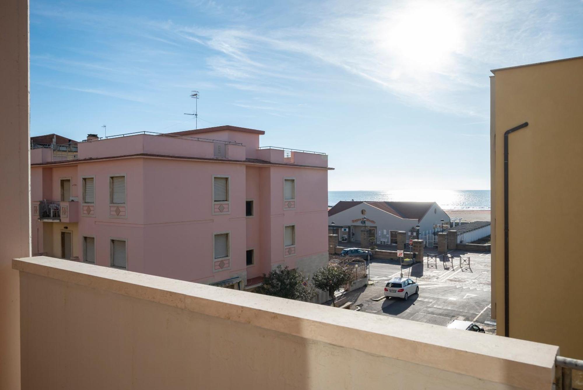 Lola Piccolo Hotel Marina di Grosseto Esterno foto