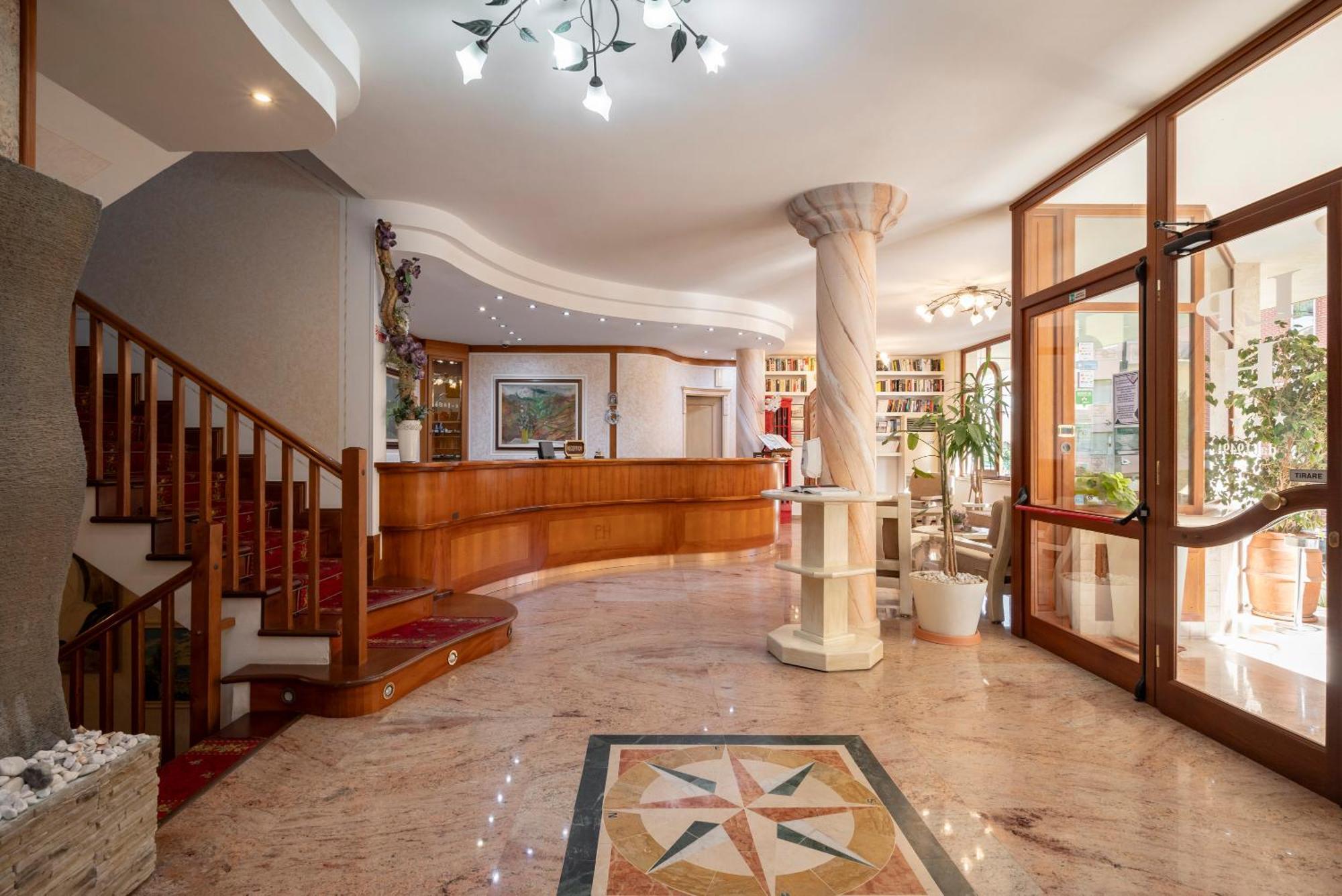 Lola Piccolo Hotel Marina di Grosseto Esterno foto