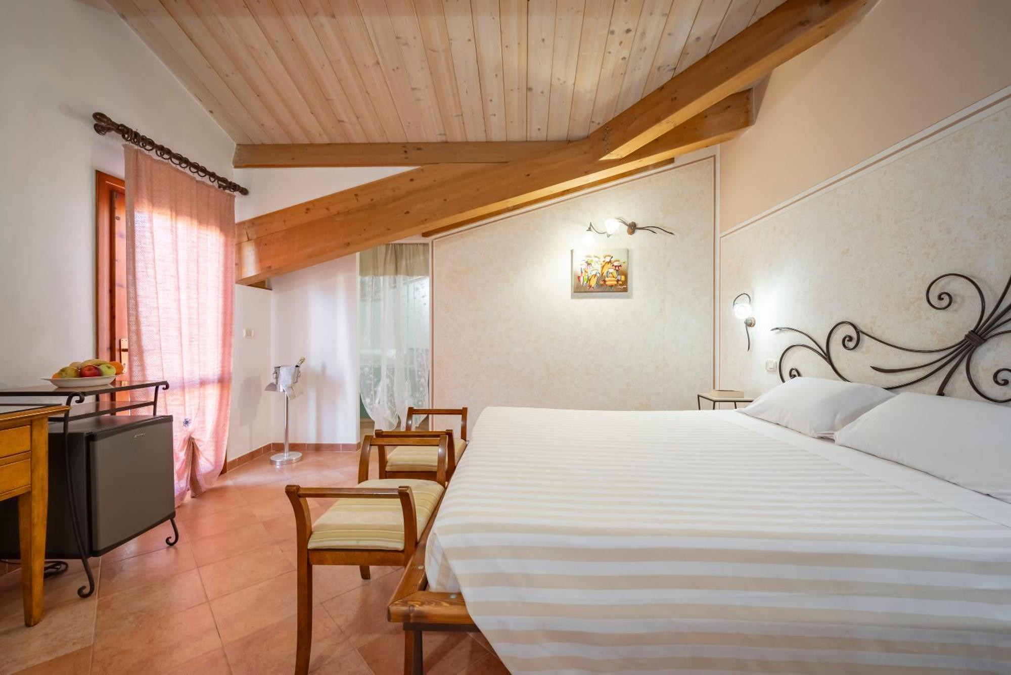 Lola Piccolo Hotel Marina di Grosseto Esterno foto