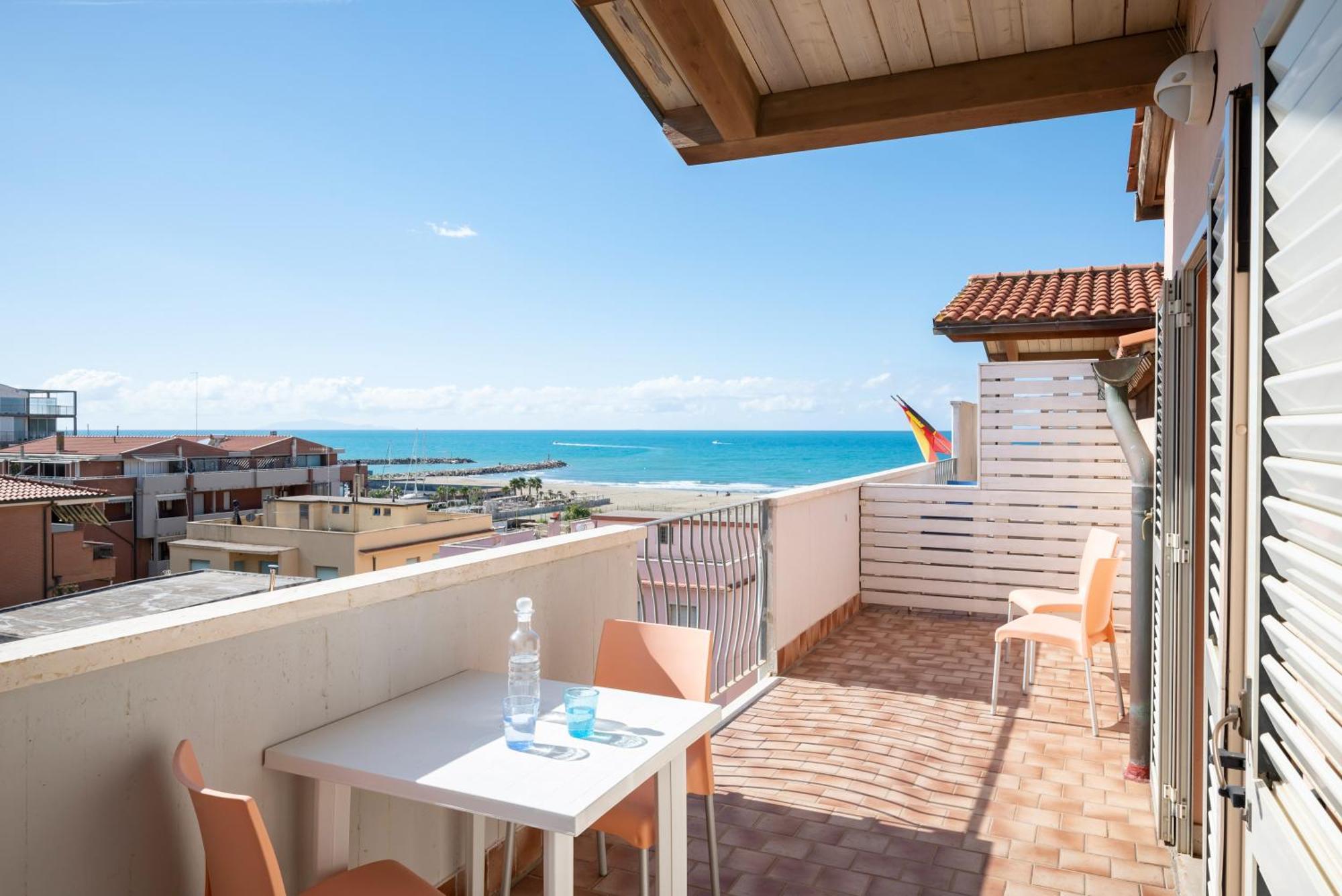 Lola Piccolo Hotel Marina di Grosseto Esterno foto