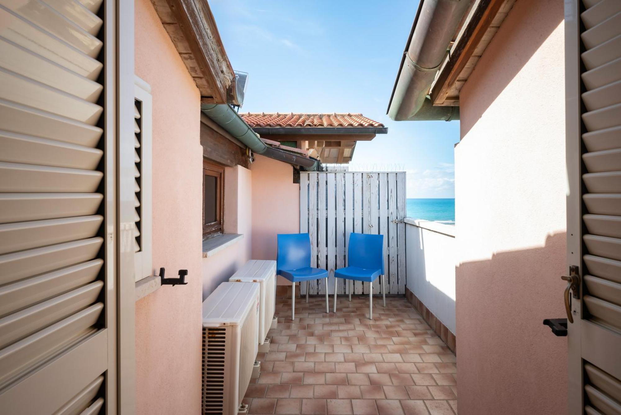 Lola Piccolo Hotel Marina di Grosseto Esterno foto